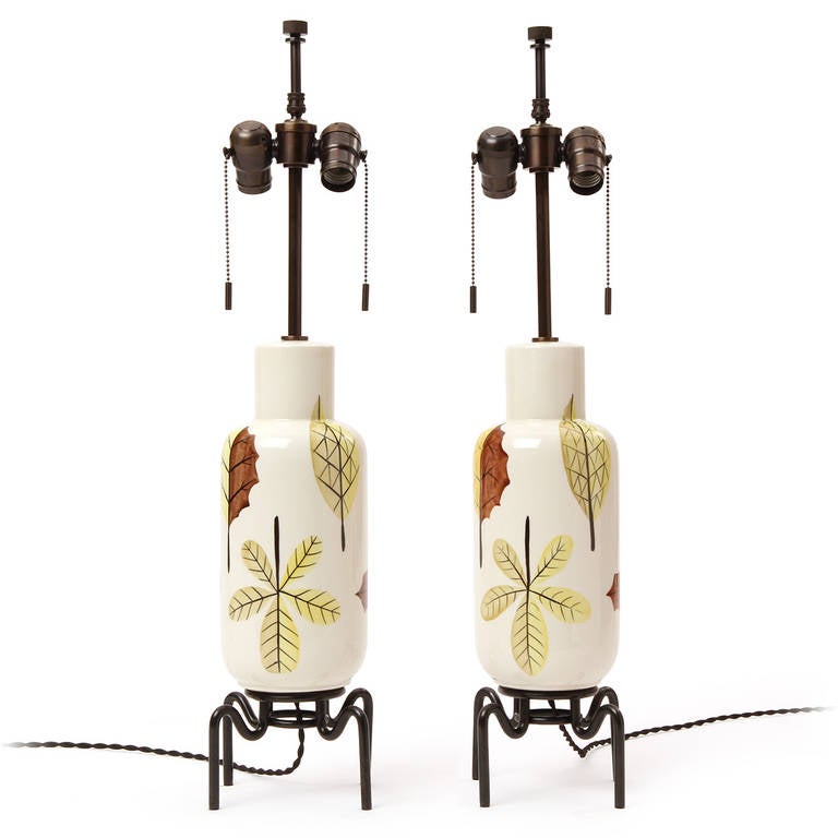 Mid-Century Modern Paire de lampes de table feuillagée en vente