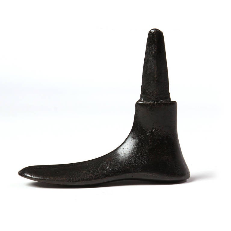 Cobbler's Cast Iron Form, 1900 In Good Condition For Sale In Sagaponack, NY