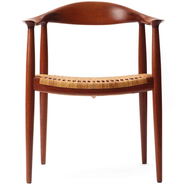 Danois « The Chair », une chaise ronde en teck avec un siège canné de Hans J. Wegner en vente