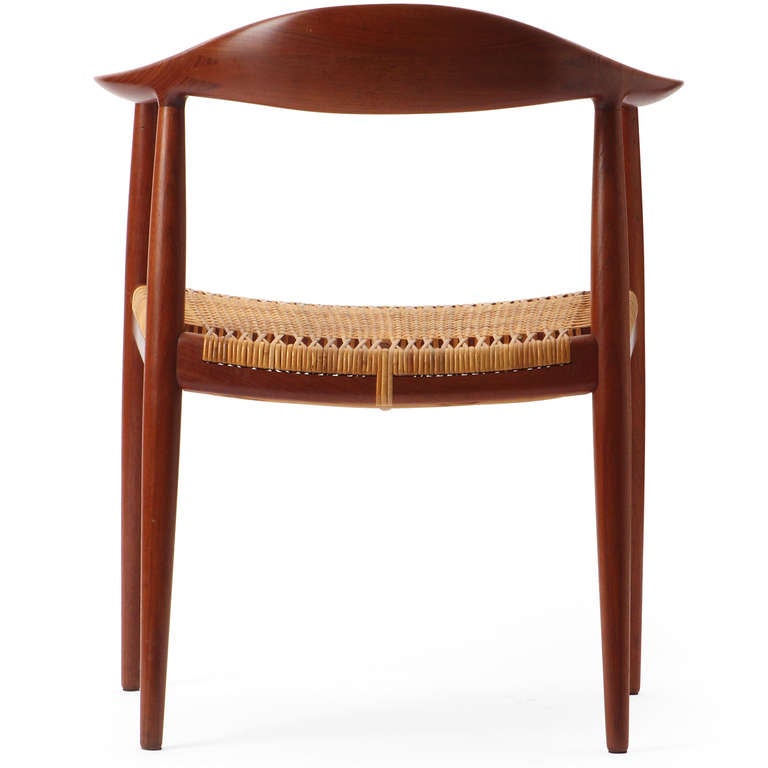 Scandinave moderne « The Chair », une chaise ronde en teck avec un siège canné de Hans J. Wegner en vente