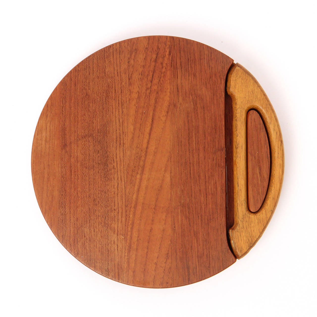 A beautifully crafted and thoughtfully designed cutting board in solid teak having an innovative fitted cheese slicer.