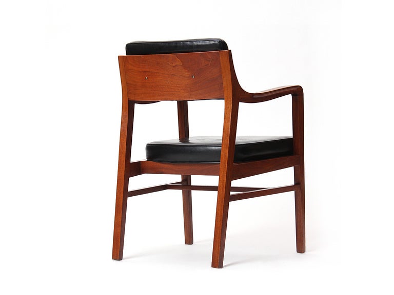 Teak Sedia da pranzo in noce di Edward Wormley per Dunbar in vendita