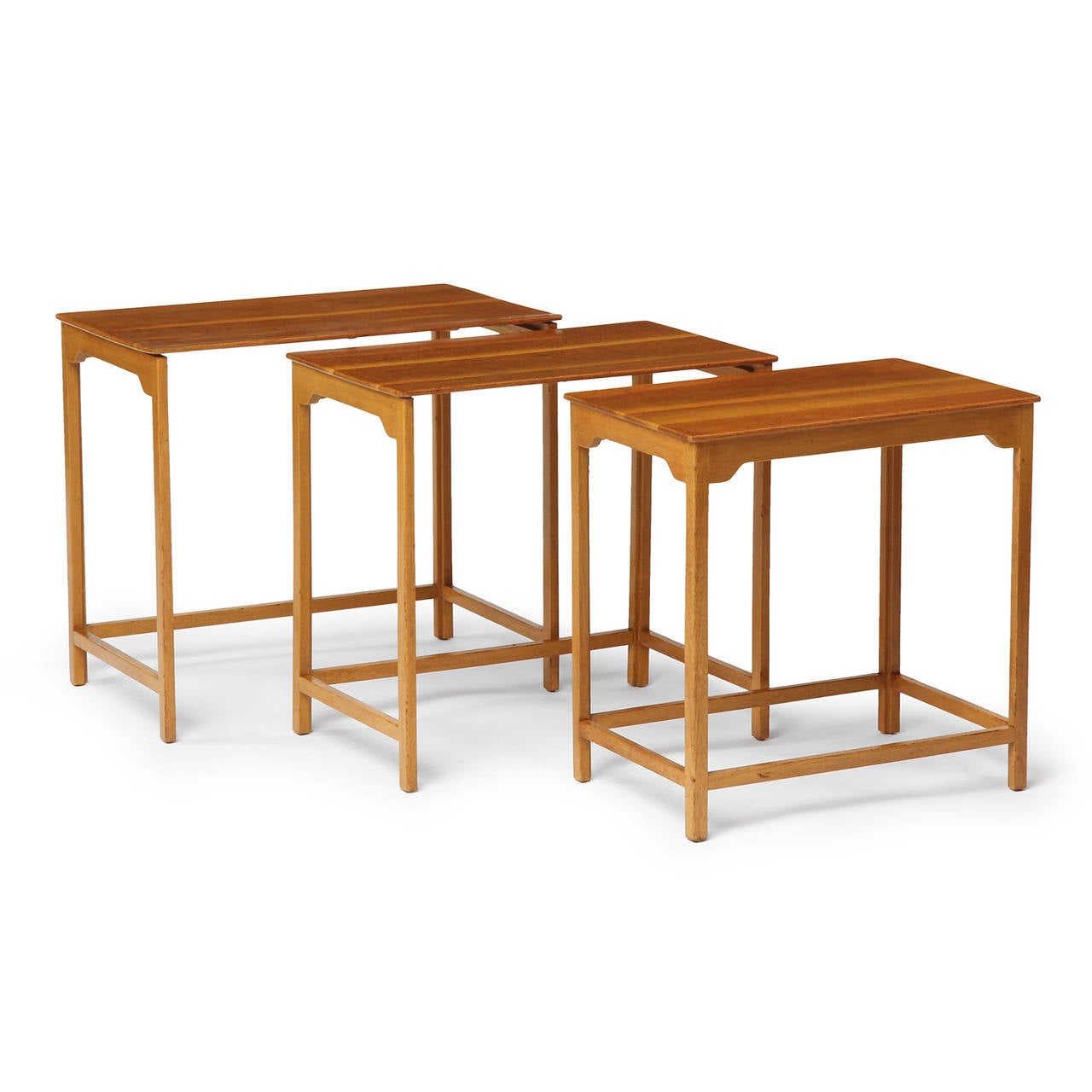 Walnut Side Table by Edward Wormley for Dunbar, 1950's For Sale 2