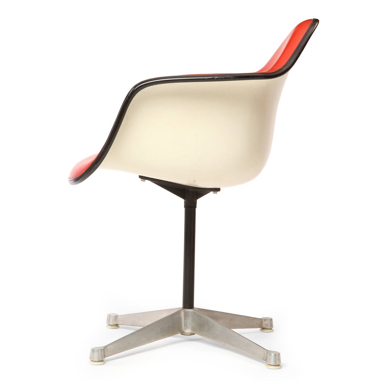 Molded Swiveling Chairs by Charles and Ray Eames In Good Condition For Sale In Sagaponack, NY
