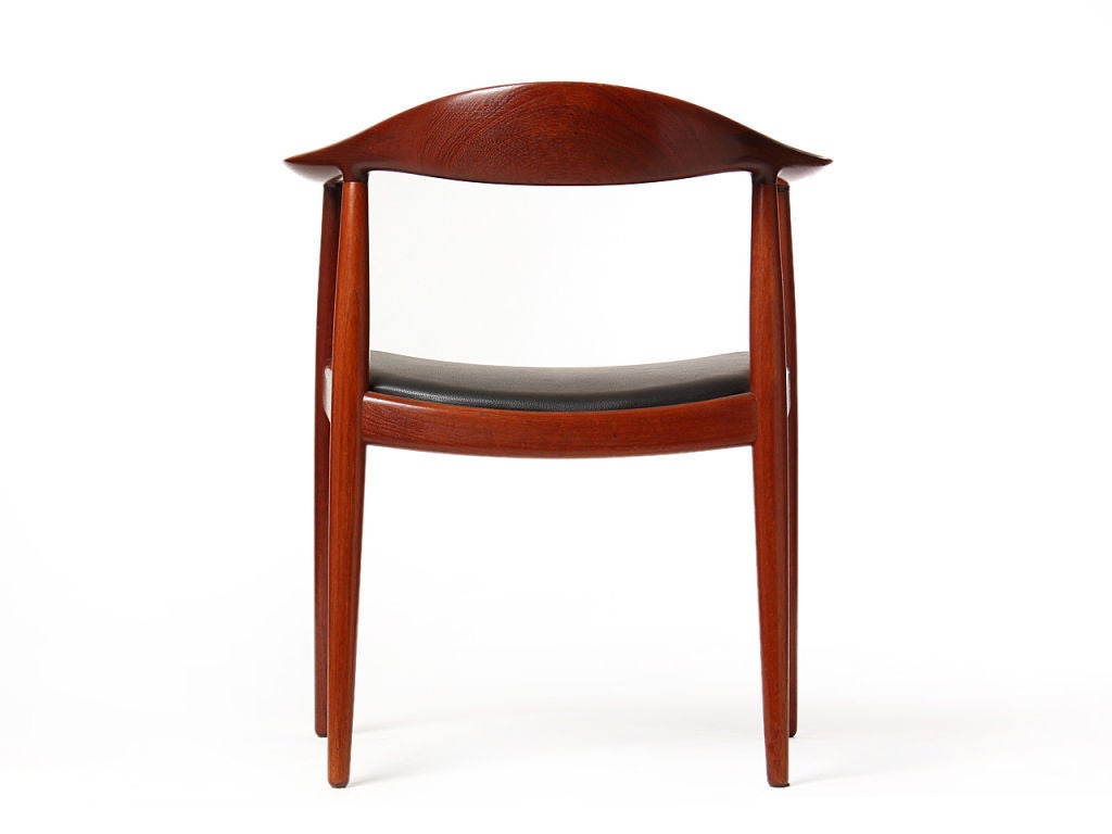 The Round Chair by Hans J. Wegner 1