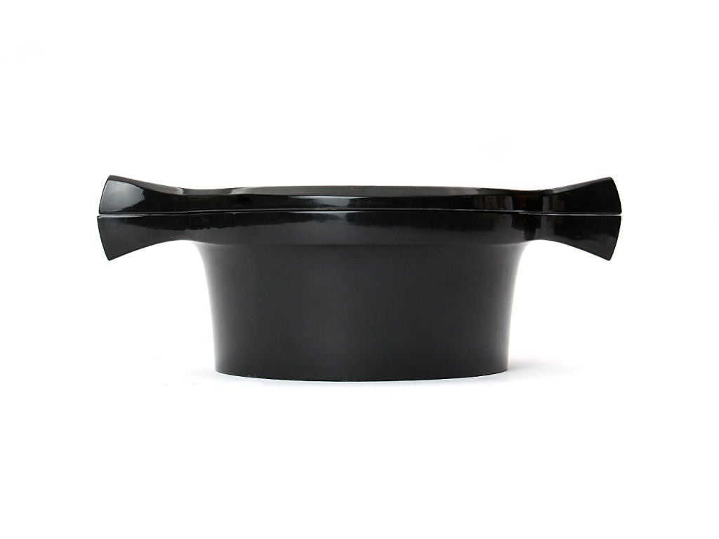 A black lacquered beech container with lid.