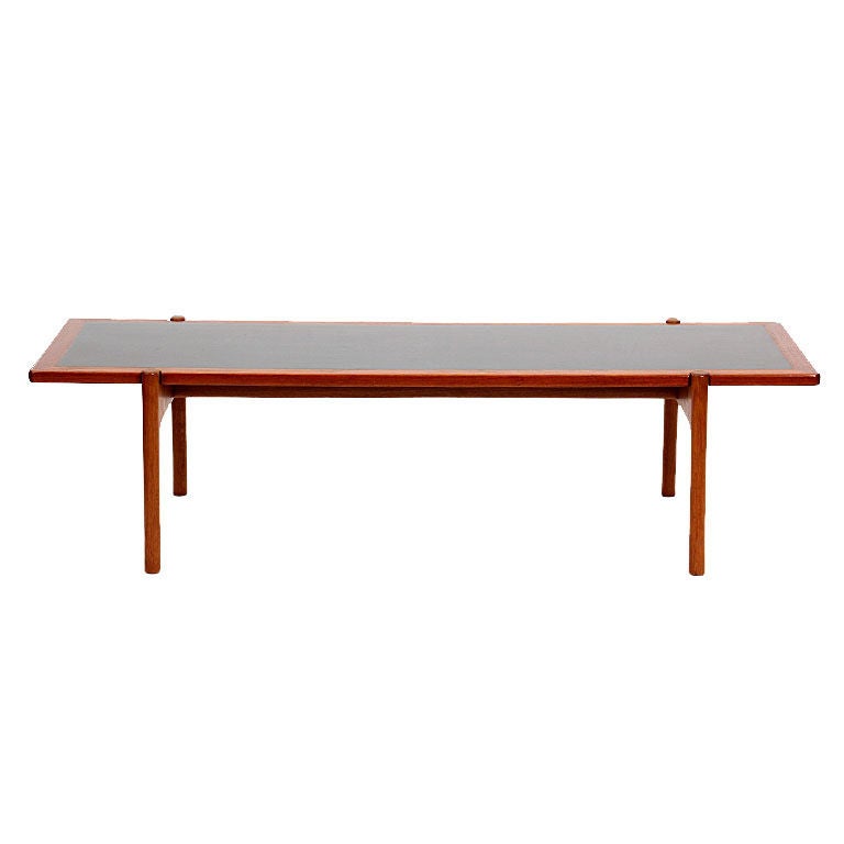 Niedriger Tisch mit Wendbarer Platte von Hans J. Wegner für Johannes Hansen