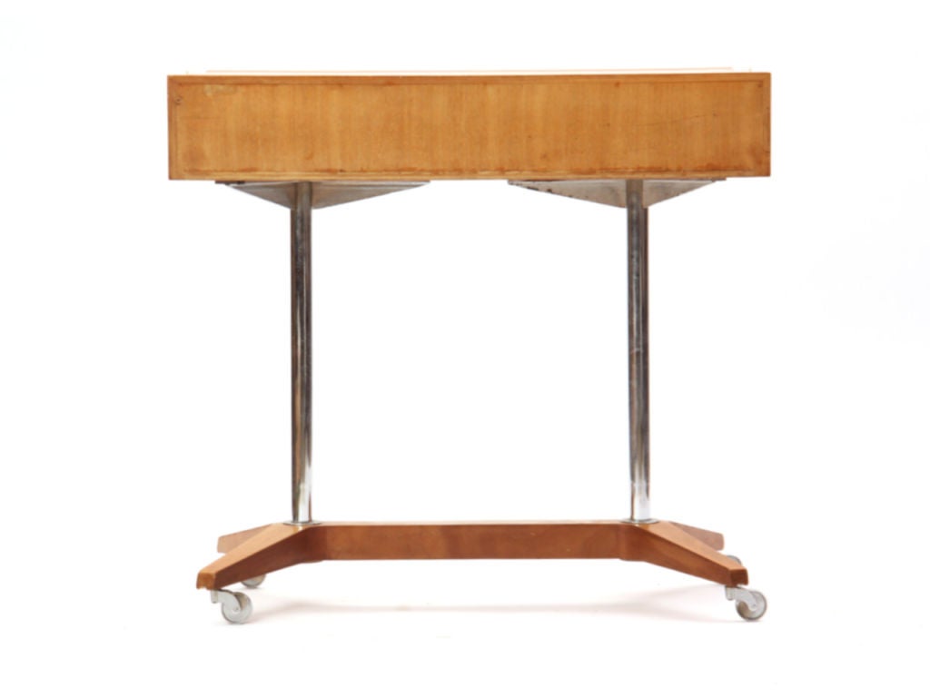 Vanity Table by Edward Wormley for Dunbar In Good Condition For Sale In Sagaponack, NY