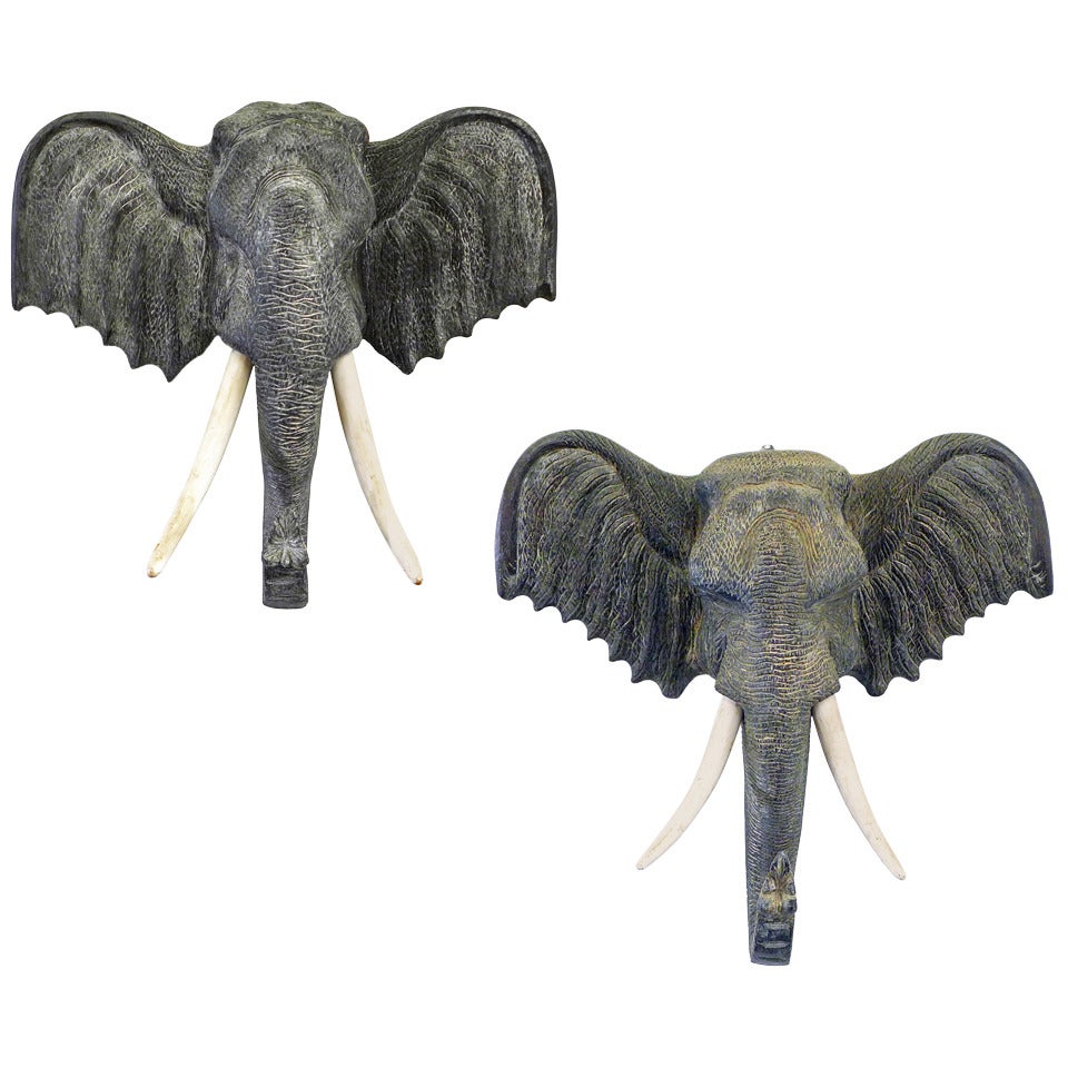 Tête d'éléphant en bois merveilleusement sculptée