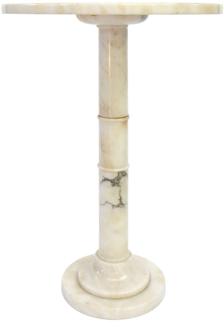 Pair of Round Marble Neoclassical Side Tables In Good Condition In Los Angeles, CA