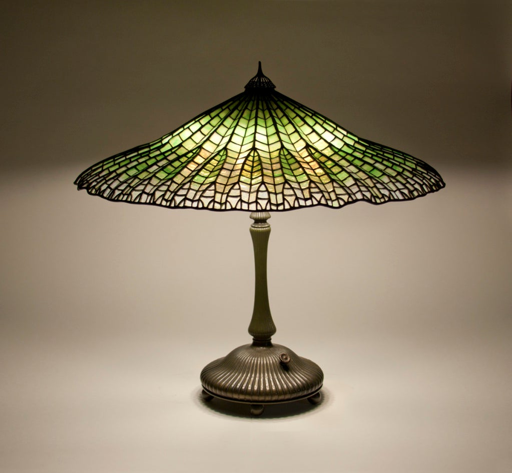 Tiffany Studios leaded glass and bronze table lamp comprising a 