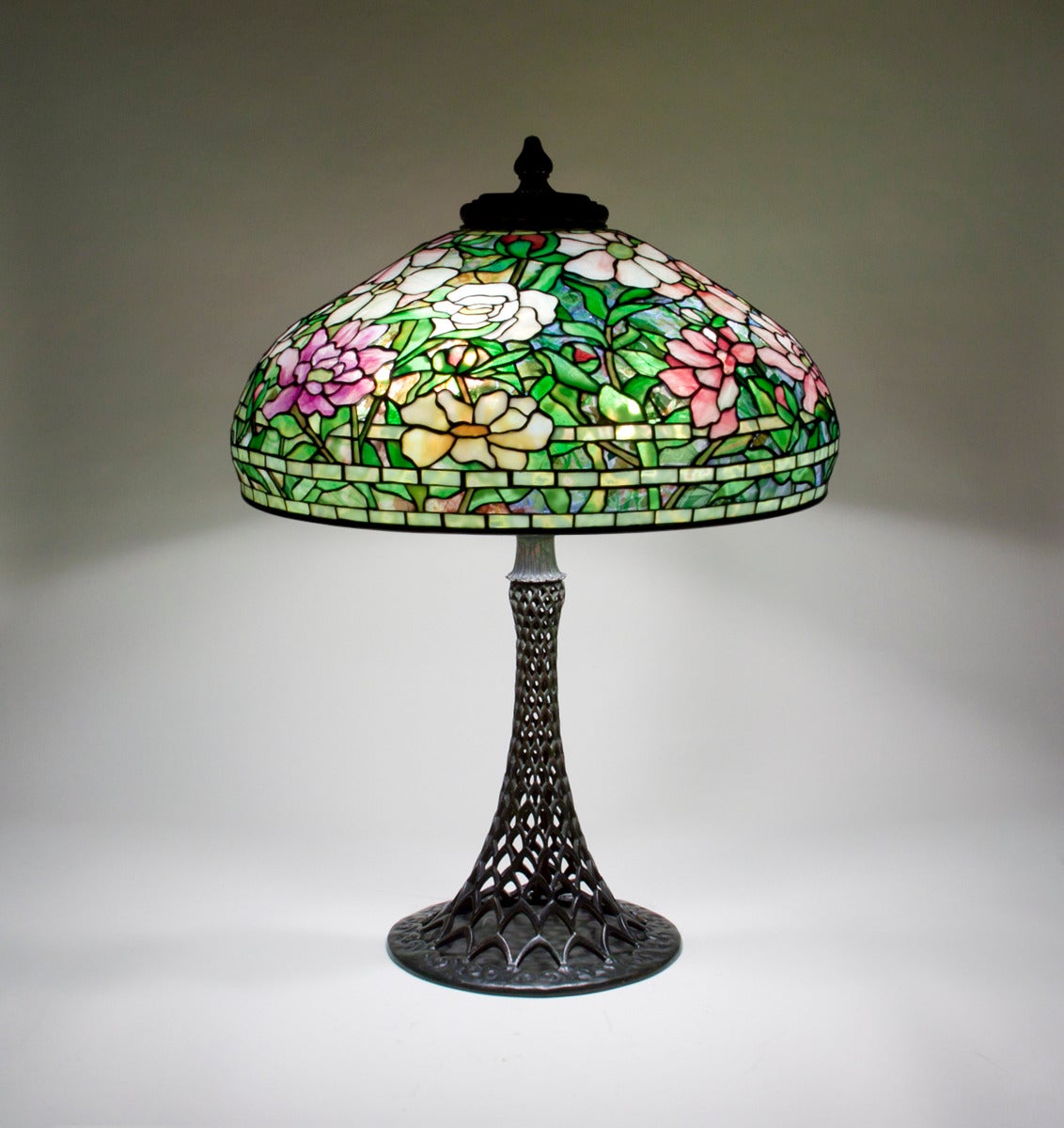 A Tiffany Studios leaded glass and bronze table lamp comprising a 