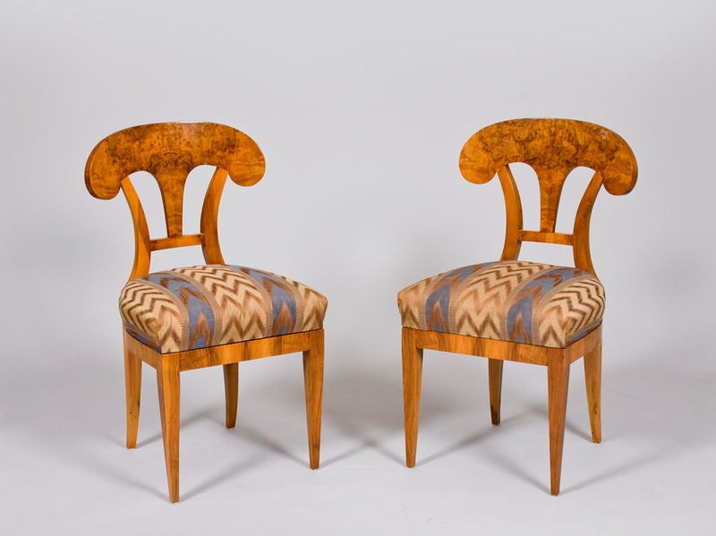 A fine pair of Biedermeier sidechairs

Walnut with walnut burl.