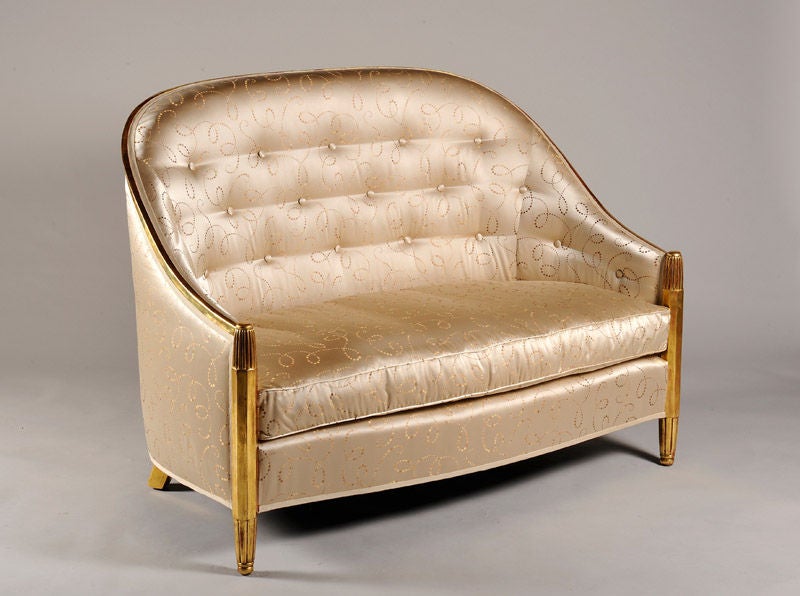 A settee by DIM (Joubert et Petit)
In gilt sculpted wood.
Part of a sitting suite with BG 21804.
France, circa 1925
36.0