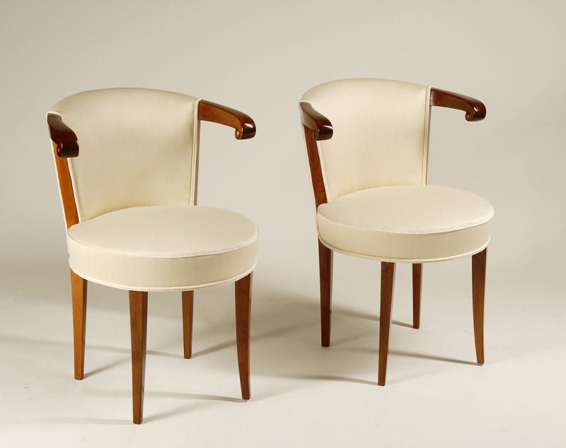 A pair of unusual Art Deco side chairs<br />
Solid Walnut<br />
Central Europe, c.1925