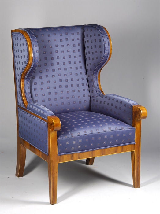 Walnut veneer with maple inlays and upholstered arms and back
Austria, circa 1825-1830.