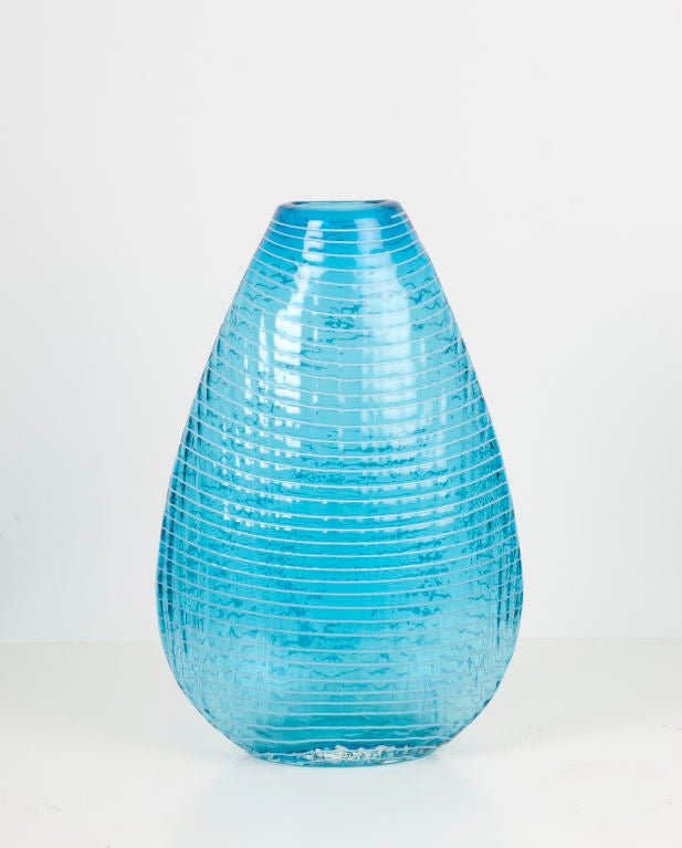 DG 22032<br />
A mid-century Murano vase<br />
Blown glass vase with thin white canework on blue surface.<br />
Scandinavian, c. 1970<br />
12.5