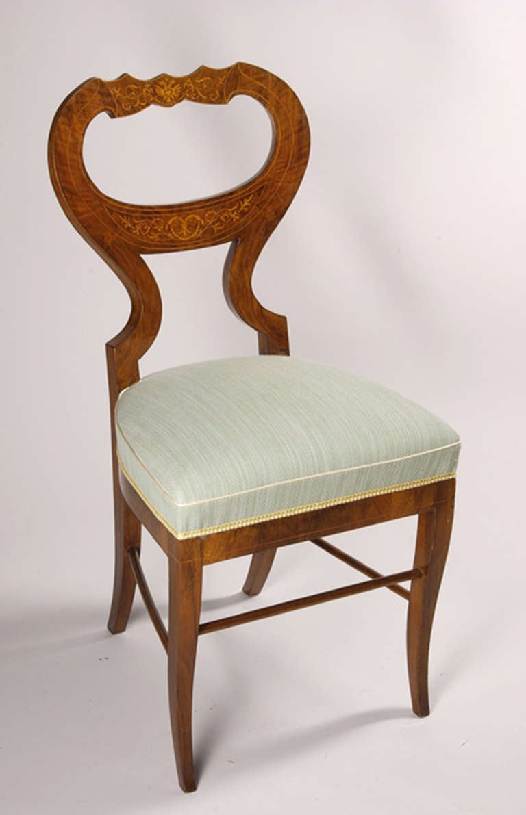 An elegant single Biedermeier side chair with walnut veneer with fine maple inlays and marquetry.