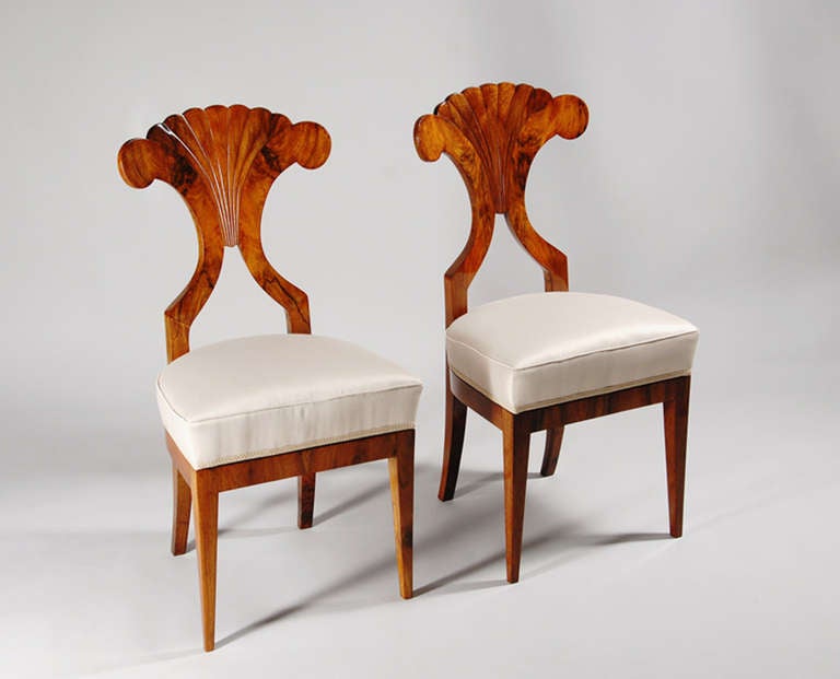 An exceptional pair of Biedermeier side chairs vividly figured walnut veneer with elegant fan back splay