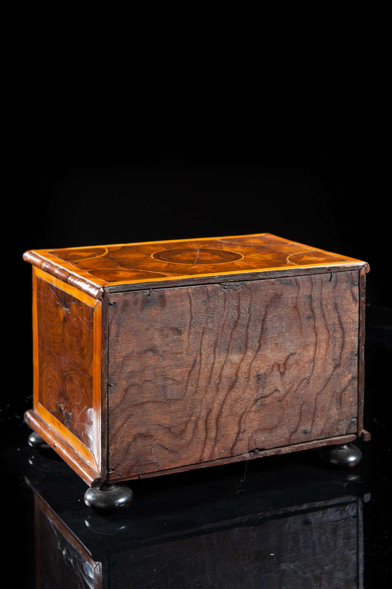William and Mary Period Miniature Walnut Chest In Excellent Condition For Sale In Kansas City, MO