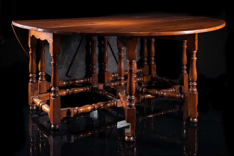 English Fabulous Late 19th Century Yewood Eight-Seat Gateleg Table For Sale