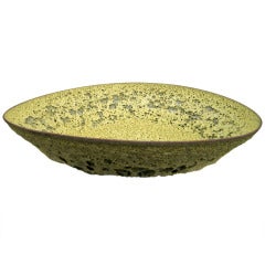 A Striking Studio Pottery Bowl in a Yellow/Green Crater Glaze by Jeremy Briddel