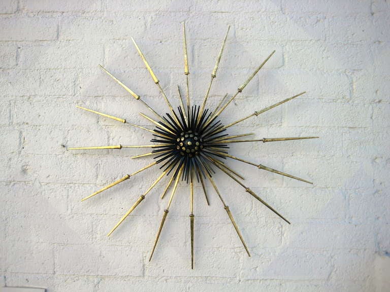 An original gilded 16 spoke wall sculpture by American artist Del Williams.
Hand welded using traditional techniques, this powerful composition is one of a series of starburst forms that Del has created in recent years.