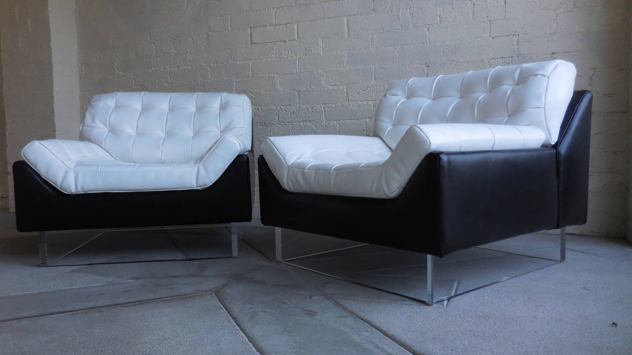 Mid-Century Modern Pair of Black and White Leather Club Chairs on Custom Acrylic Bases, circa 1970s