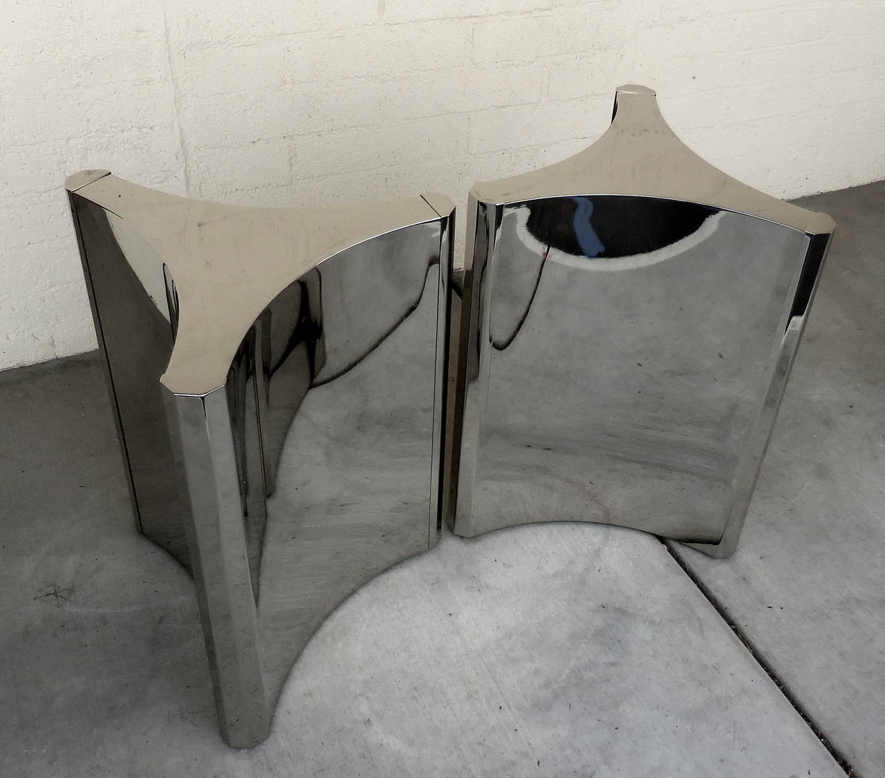 A newly nickel-plated pair of vintage steel trilobi table bases made by Mastercraft in the 1970s. These particular Mastercraft table bases are usually brass-plated. The addition of the polished nickel-plating on this base creates gleaming, mirror