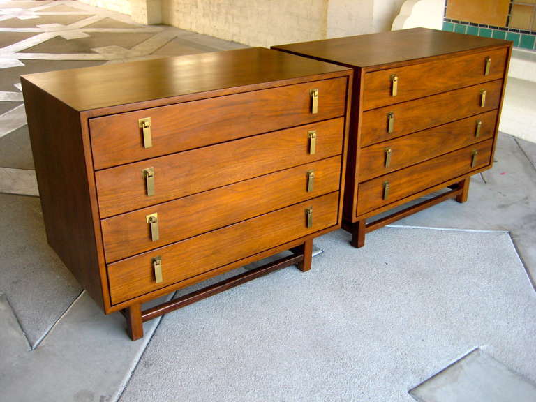 A gorgeous pair of mid 20th century walnut bedsides by Cal Mode Furniture Co.
This pair has beautifully designed brass tab pulls that truly give them a sophisticated finishing touch. Cal Mode was a leading manufacturer of high quality, high style