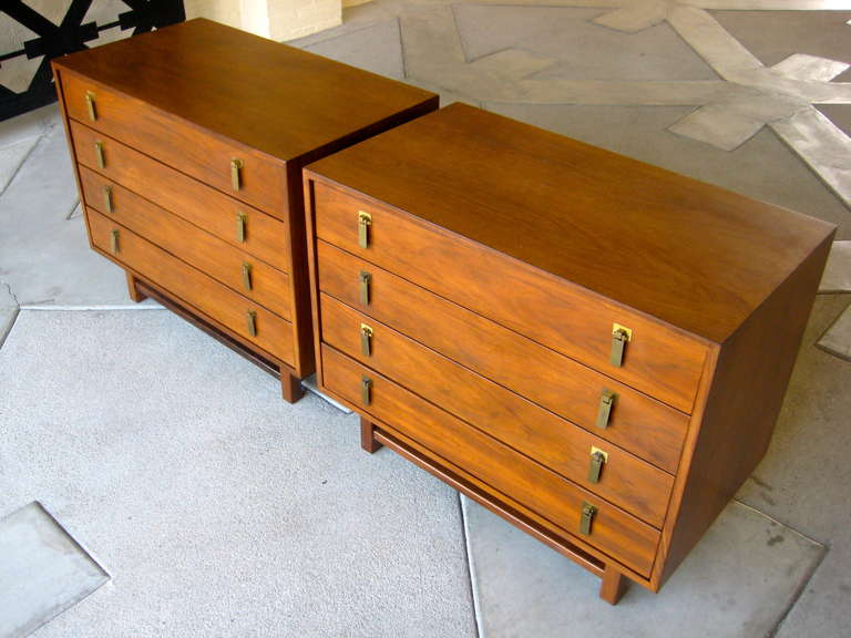 A Gorgeous Pair of Mid 20th Century Walnut Bedside chests by Cal Mode Furniture 3