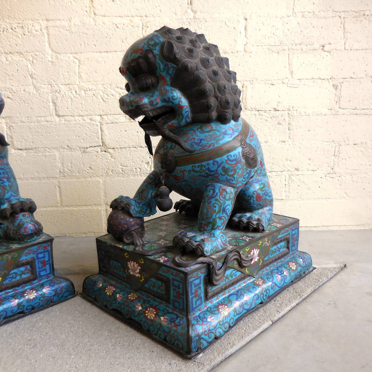 Stately Pair of Mid-19th Century Chinese Cloisonné Temple Dogs In Good Condition In Palm Springs, CA