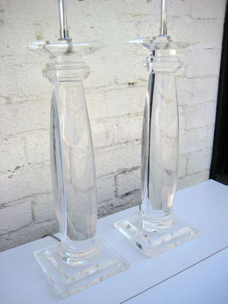 A pair of vintage Lucite column form lamps by Karl Springer C. 1970's In Excellent Condition In Palm Springs, CA