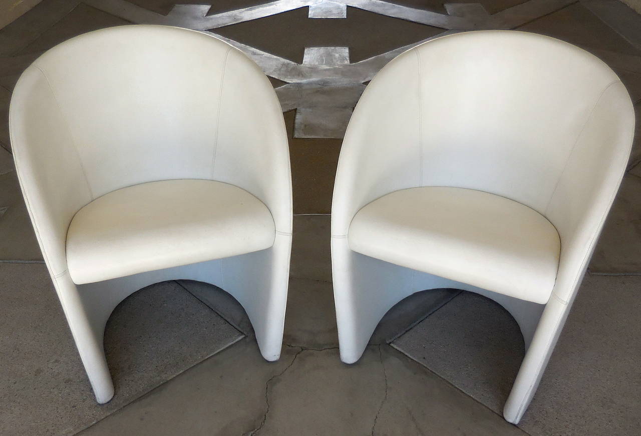 Italian Pair of White Leather Barrel Chairs Made by Poltrona Frau, circa 1970s