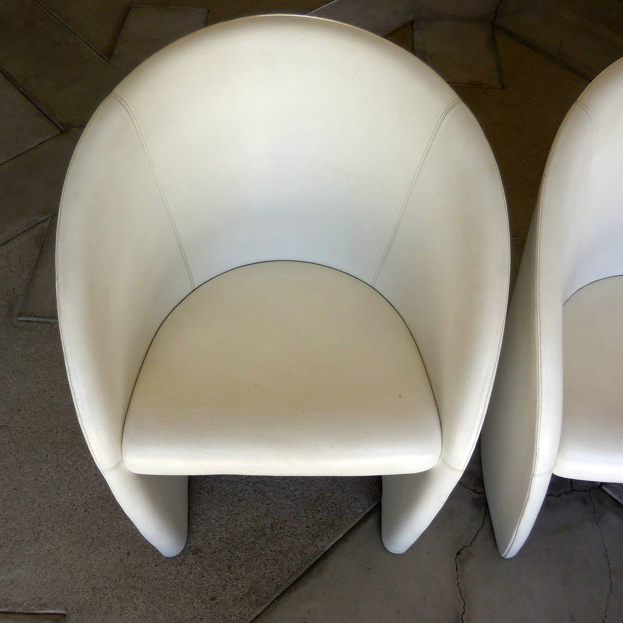 Pair of White Leather Barrel Chairs Made by Poltrona Frau, circa 1970s 3