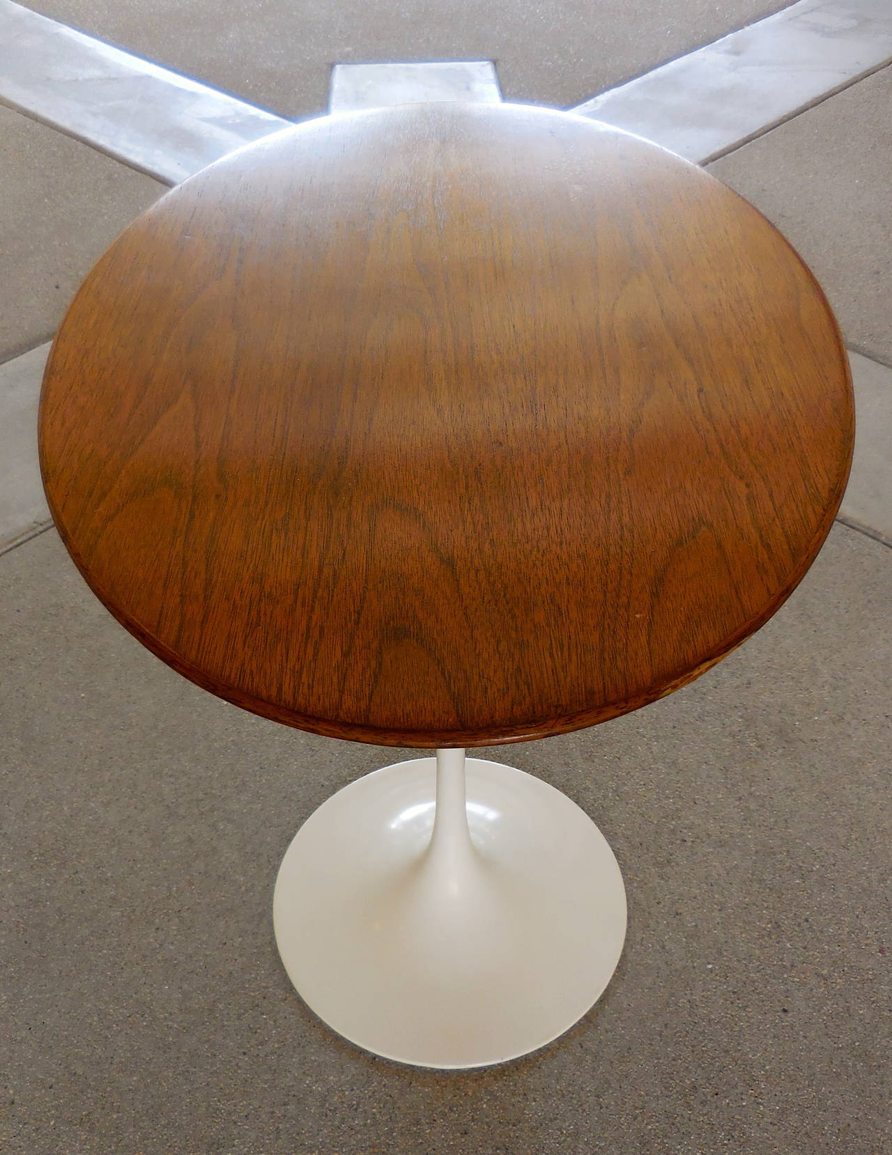 Mid-Century Modern Saarinen Oval Walnut Side Table by Knoll, circa 1960s