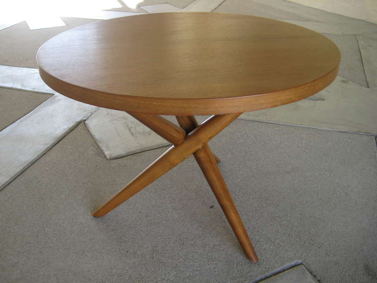 Mid-Century Modern Side Table No.1641 in Walnut by T.H. Robsjohn-Gibbings for Widdicomb, 1950s