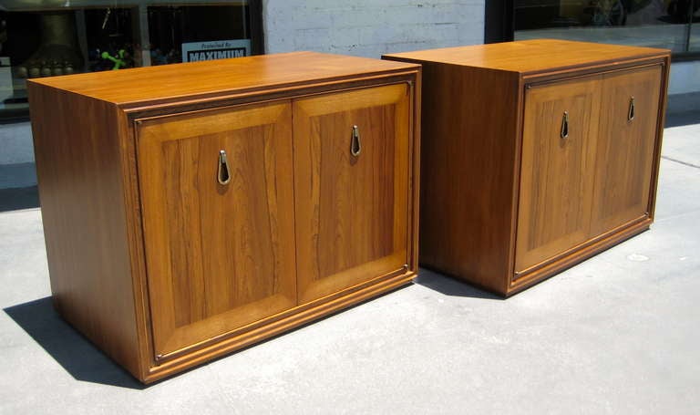 A Pair Of Walnut And Rosewood Renzo Rutili Bedside Cabinets C. 1950's
