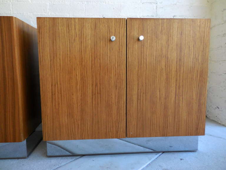 Pair of Bedside Cabinets by Milo Baughman for Thayer Coggin, circa 1970s In Excellent Condition In Palm Springs, CA