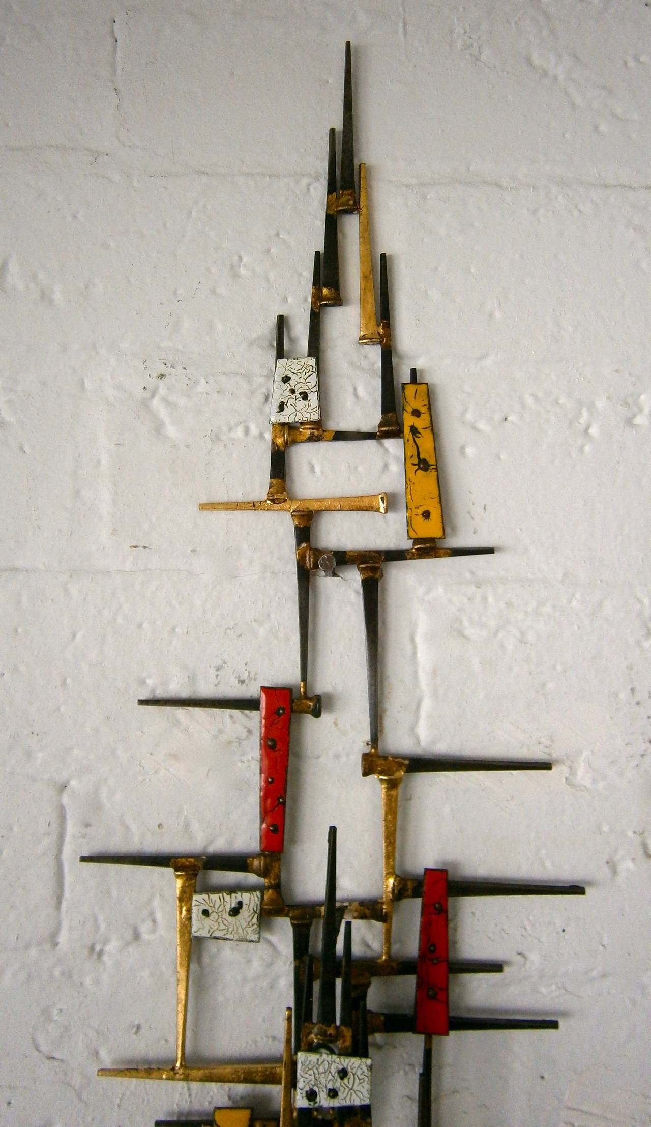 A whimsical and colorful retro styled welded steel spike and enamel wall sculpture by American artist Del Williams. Can hang vertically as shown or horizontally (see additional pictures).