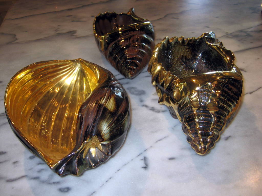 A Set Of Three Italian Porcelain Sea Shell Bowls By Buccellati 4