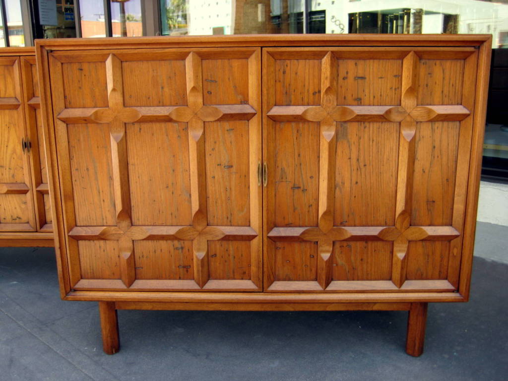 Mid-20th Century A pair of Heritage 1950's walnut and hickory chests