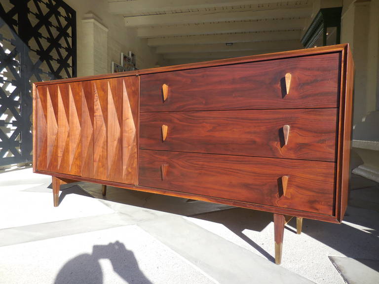 Mid-20th Century Sculptural Walnut Credenza Designed by Albert Parvin, circa 1950s