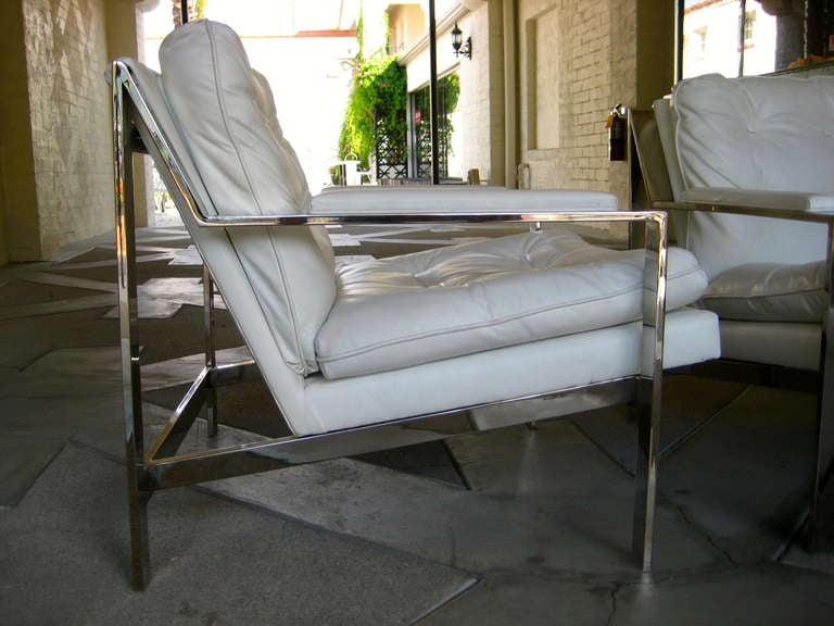 Late 20th Century Pair of White Leather Lounge Chairs by Cy Mann