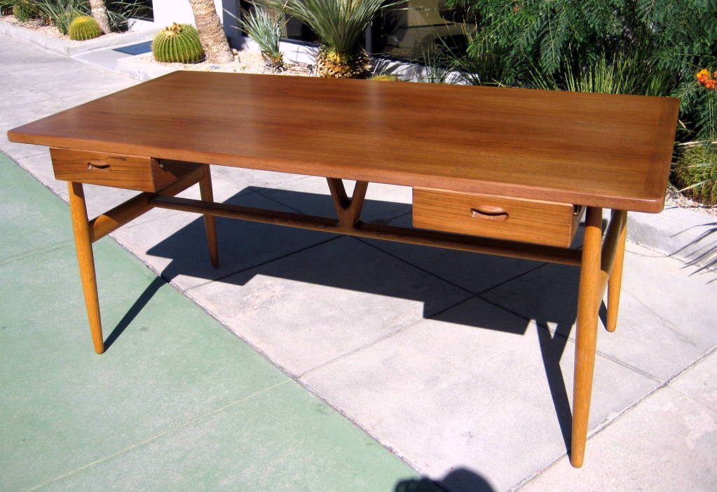 The Wishbone Desk by Hans Wegner