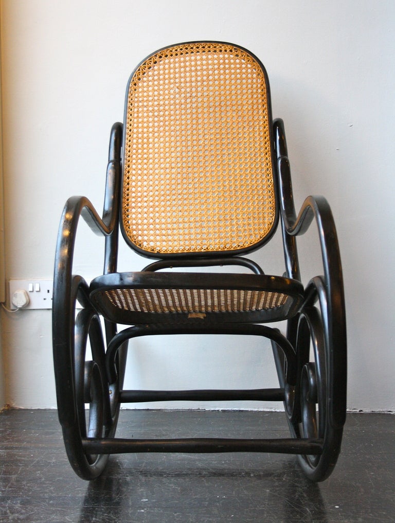 Modern Early Rocking Chair by Thonet 