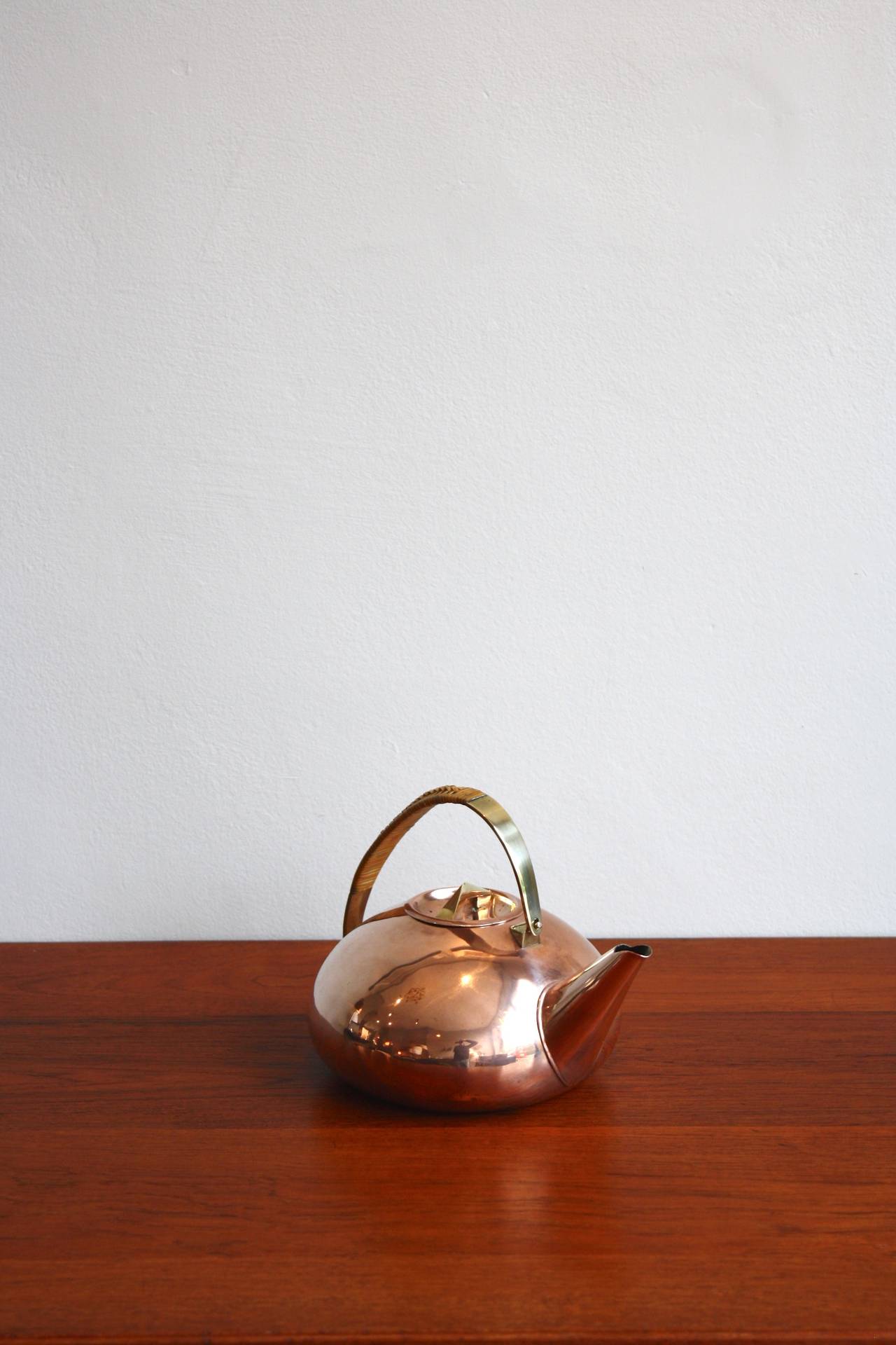 Classic copper and brass kettle by Carl Aubock. In great condition and very useable.