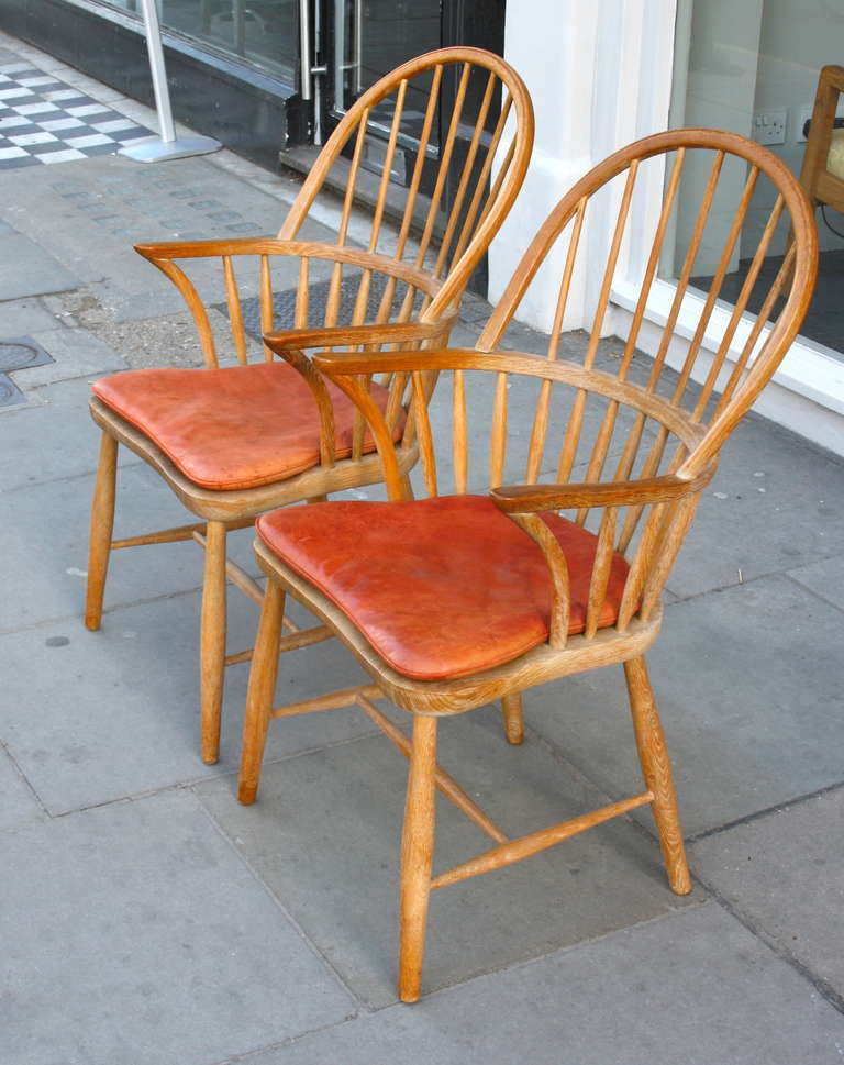 Super Pair of Fritz Henningsen Oak Windsor Chairs In Excellent Condition In London, GB