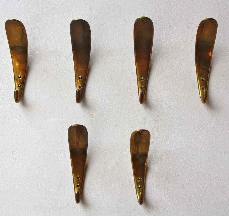 Set of six single hooks with a very beautiful patina. Elegant shape and great quality.