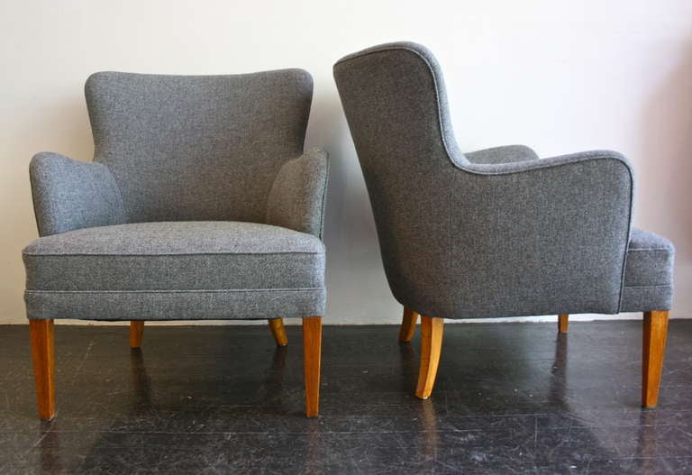 Pair oak elegant armchairs by cabinetmaker Frits Henningsen. Dark stained oak legs and grey upholstery.